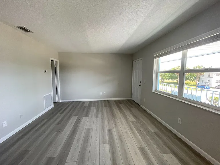 661 Hernando St — Photo 5