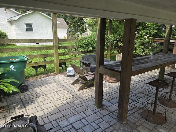 4th image of 406 N Hebert Ave