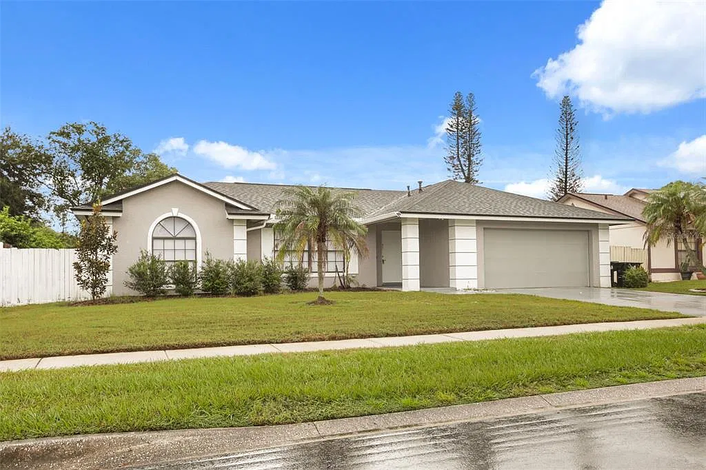 3 bed, 2.0 bath, 1639 sqft, $2,600 — Photo 2