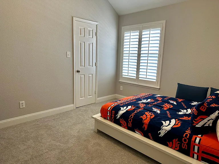 2050 Garden Crest Dr — Photo 14