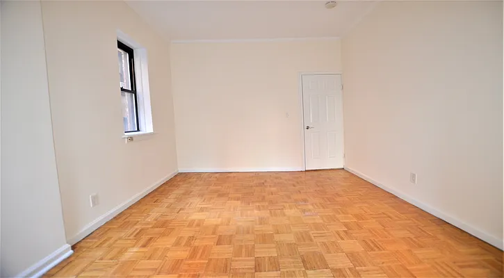 Rented by Manhattan Realty Group | media 30