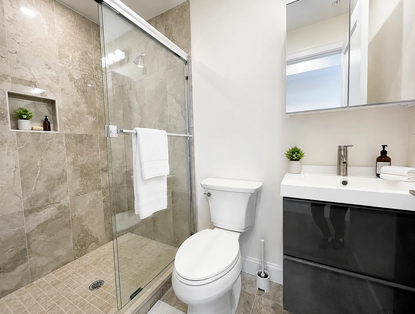 Studio, 425 sqft, $2,500 — Photo 3