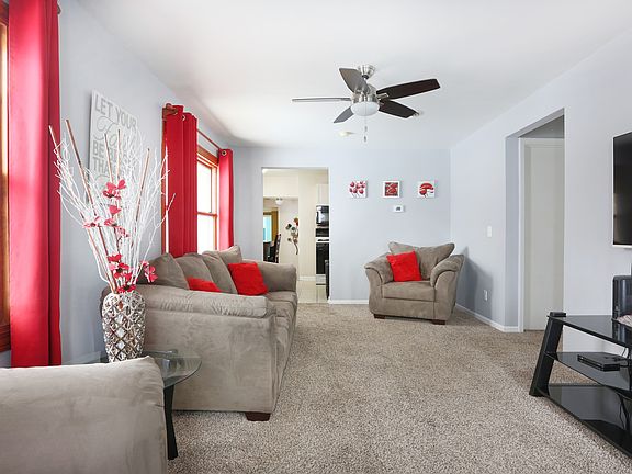 4th image of 136 Starr Ave