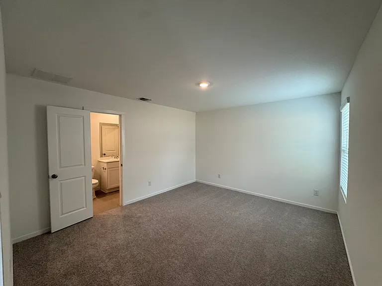 1409 Erie Dr — Photo 5