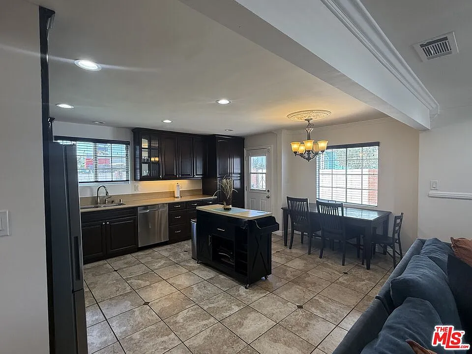 8701 Kittyhawk Ave