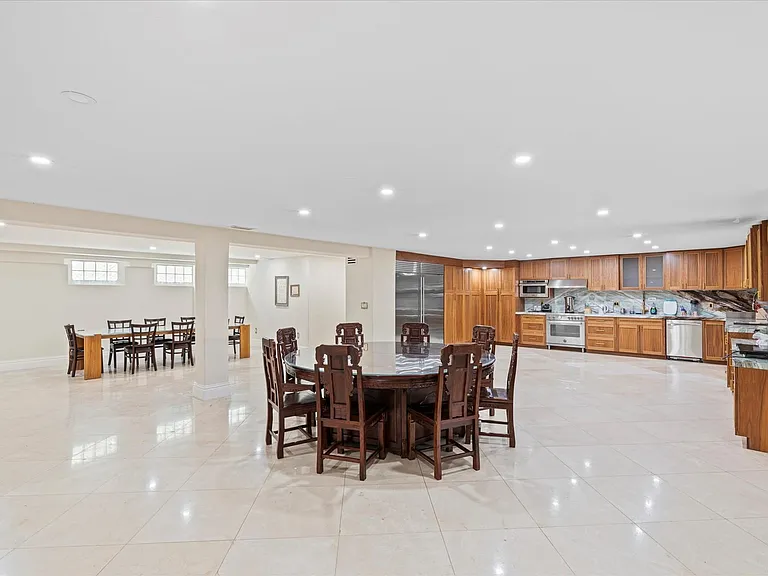 555 Ocean Blvd — Photo 19