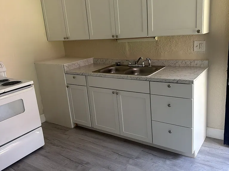 Lincoln Manor — Photo 2