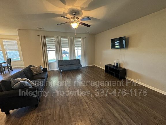 3rd image of 118 Garden Oaks Ave