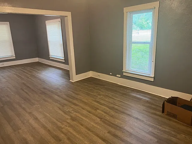 504 E Race St — Photo 6