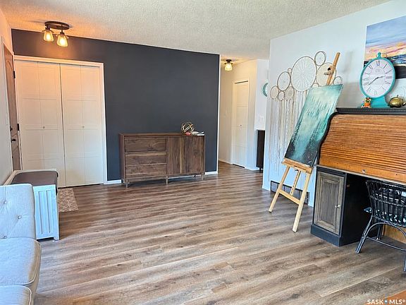 3rd image of 207 Maple STREET