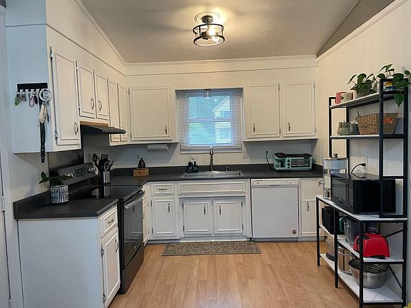 2nd image of 34 Barclay Dr