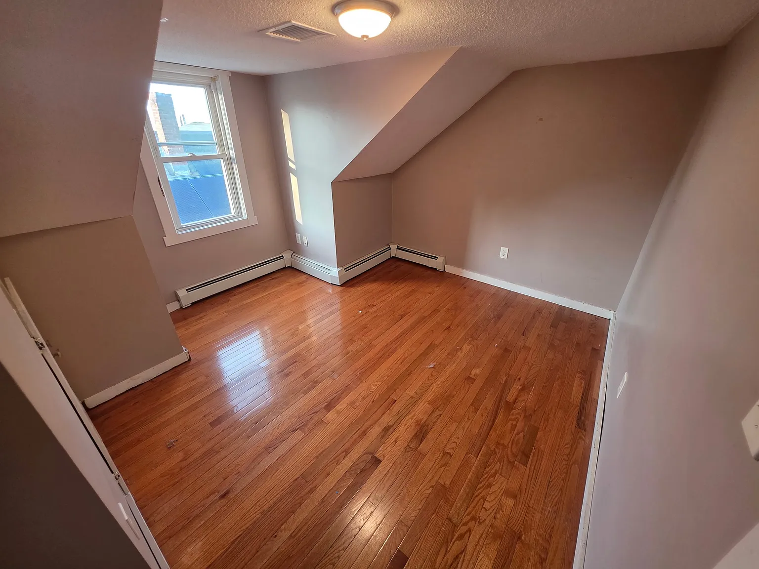 2 bed, 1000 sqft, $1,650 — Photo 2