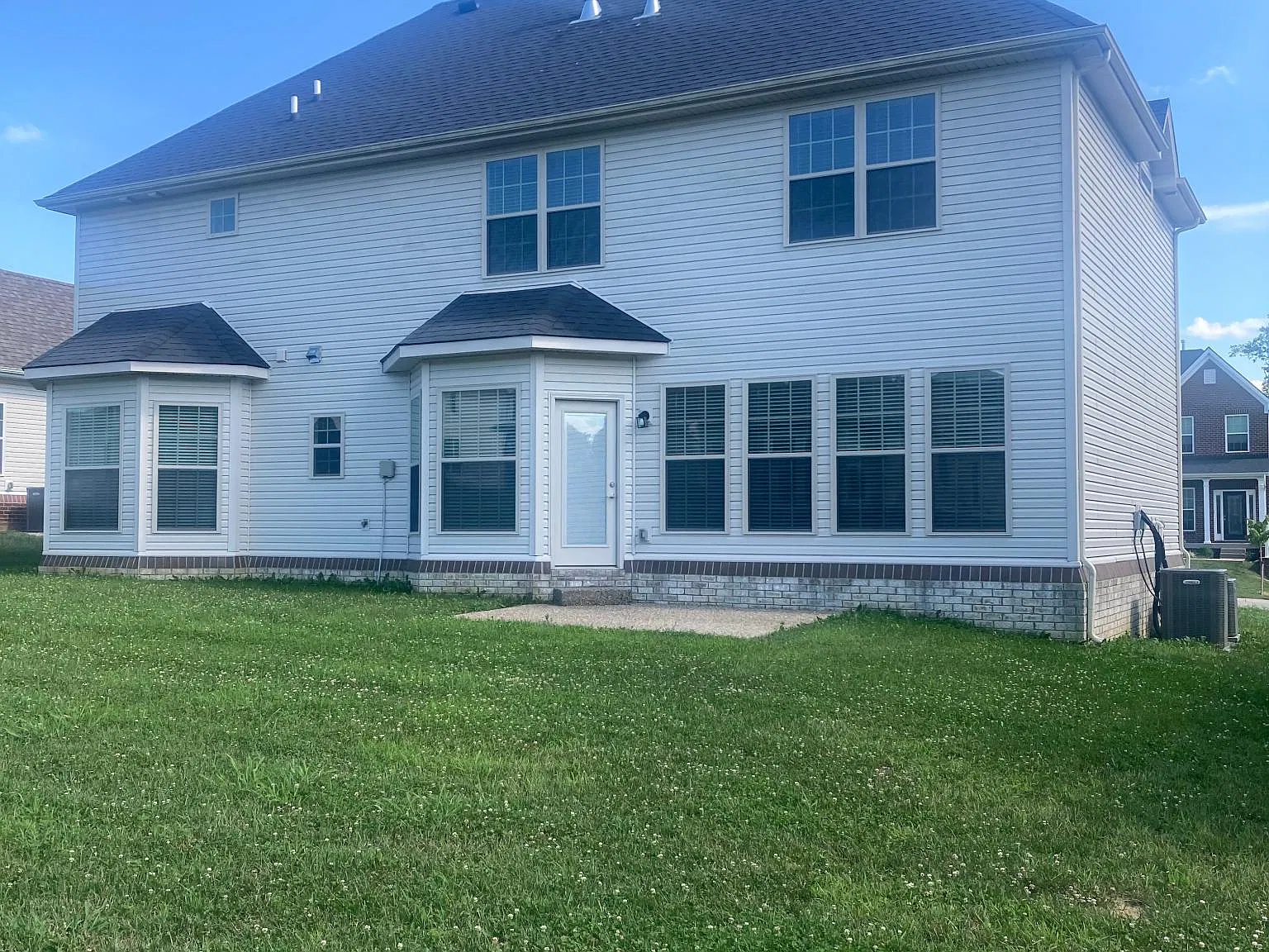 4 bed, 2887 sqft, $2,850 — Photo 2