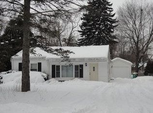 370 Richmond Ln, Crystal Lake, IL 60014