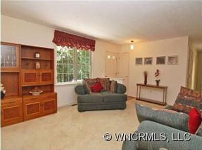 2nd image of 506 Starmount Ln