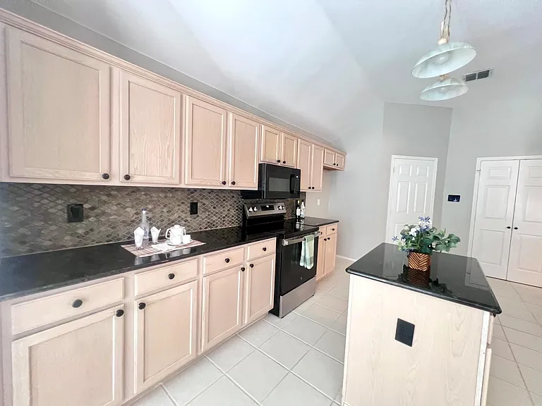 10718 Brandenberg Dr — Photo 12