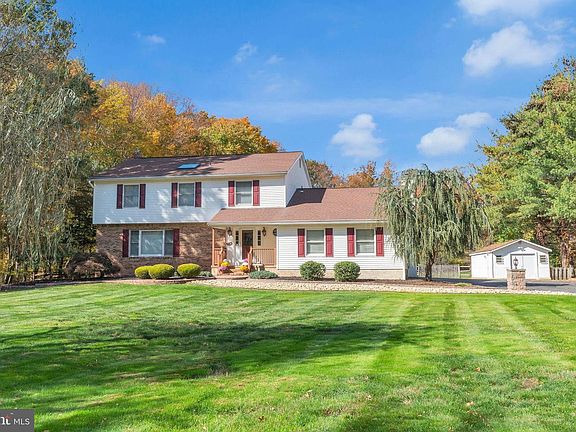 2nd image of 33 Beechwood Dr