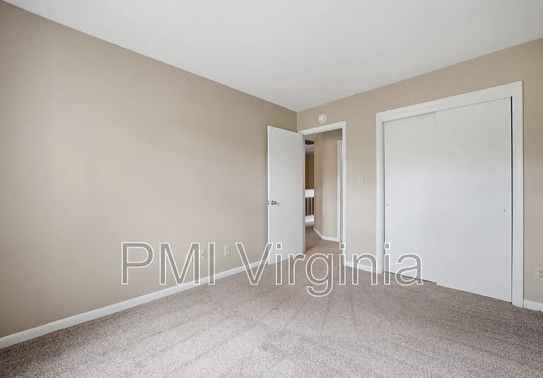 5140 Glenwood Way — Photo 11