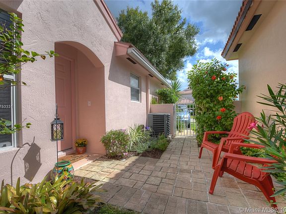 4th image of 18483 NW 22nd St