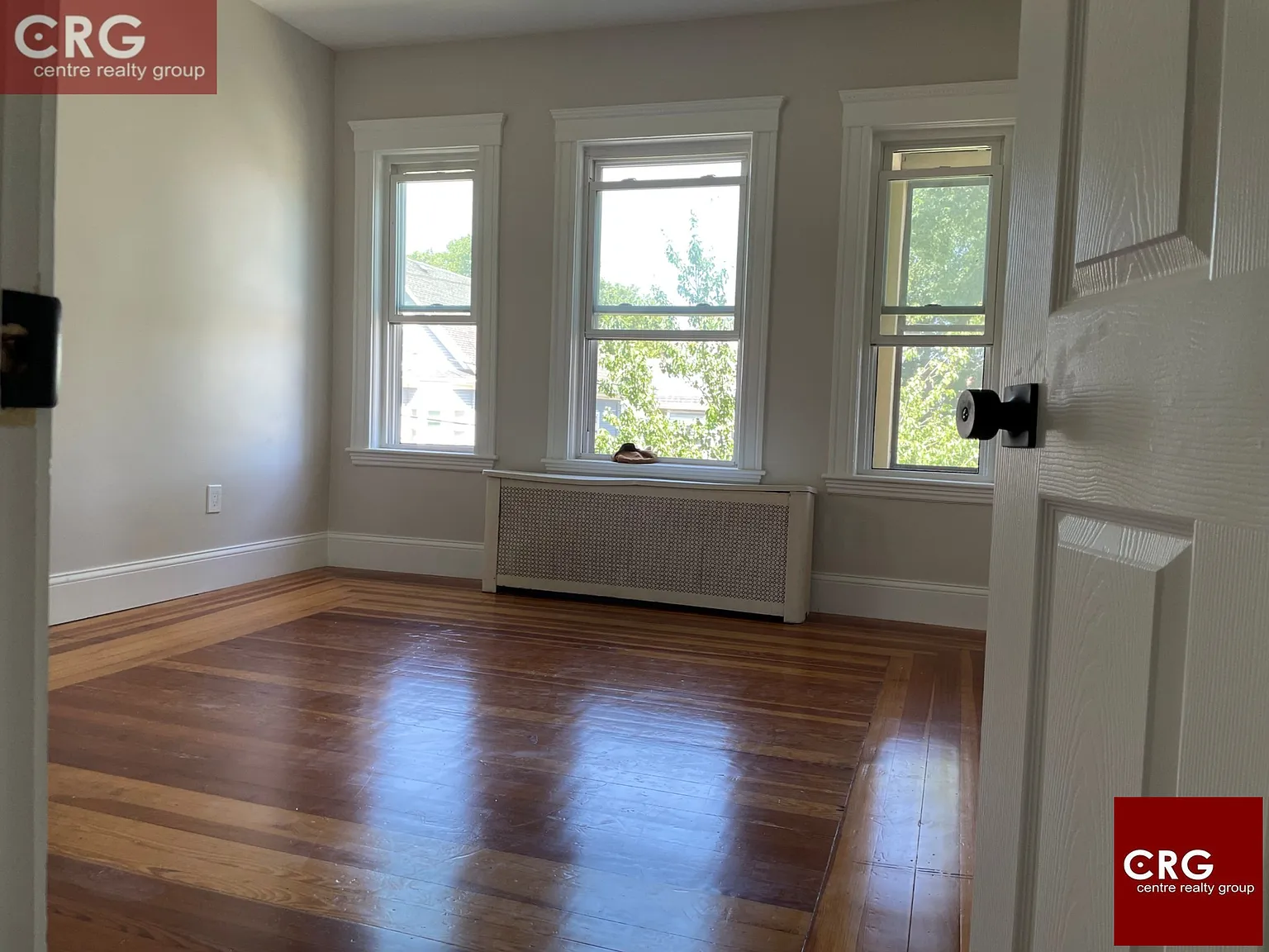 3 bed, 1.0 bath, 1000 sqft, $4,050 — Photo 2