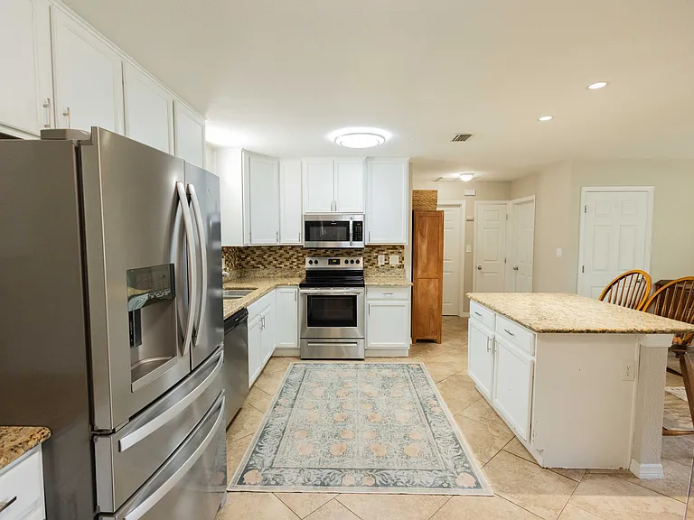 650 S Park Ave — Photo 9