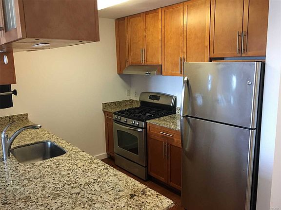 4th image of 40-28 College Point Blvd #1811