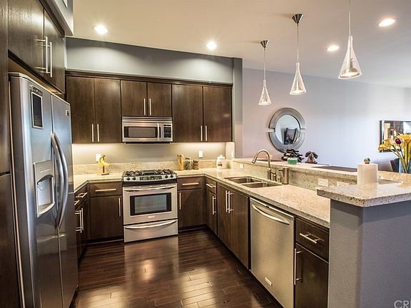 3rd image of 4820 Bellflower Ave #411