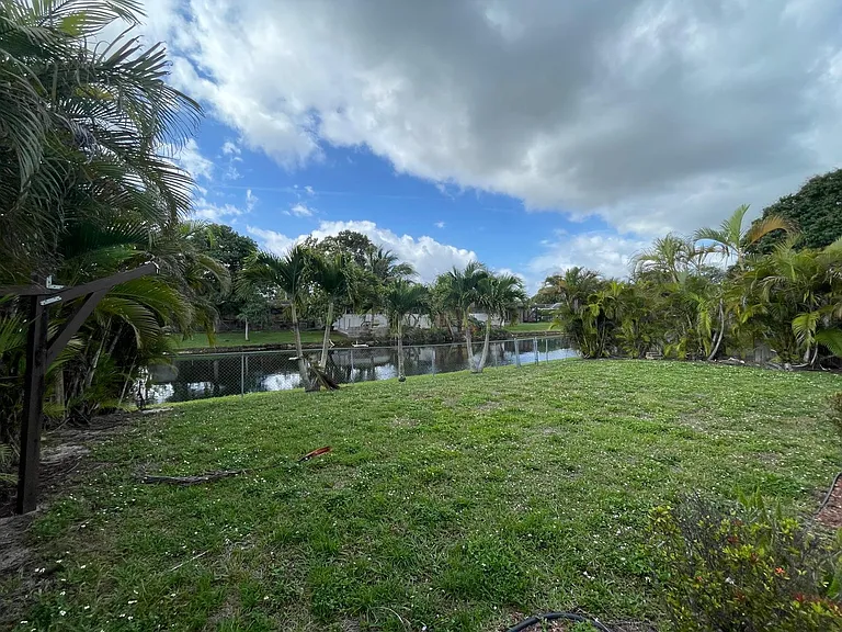 8136 NW 21st Ct — Photo 32