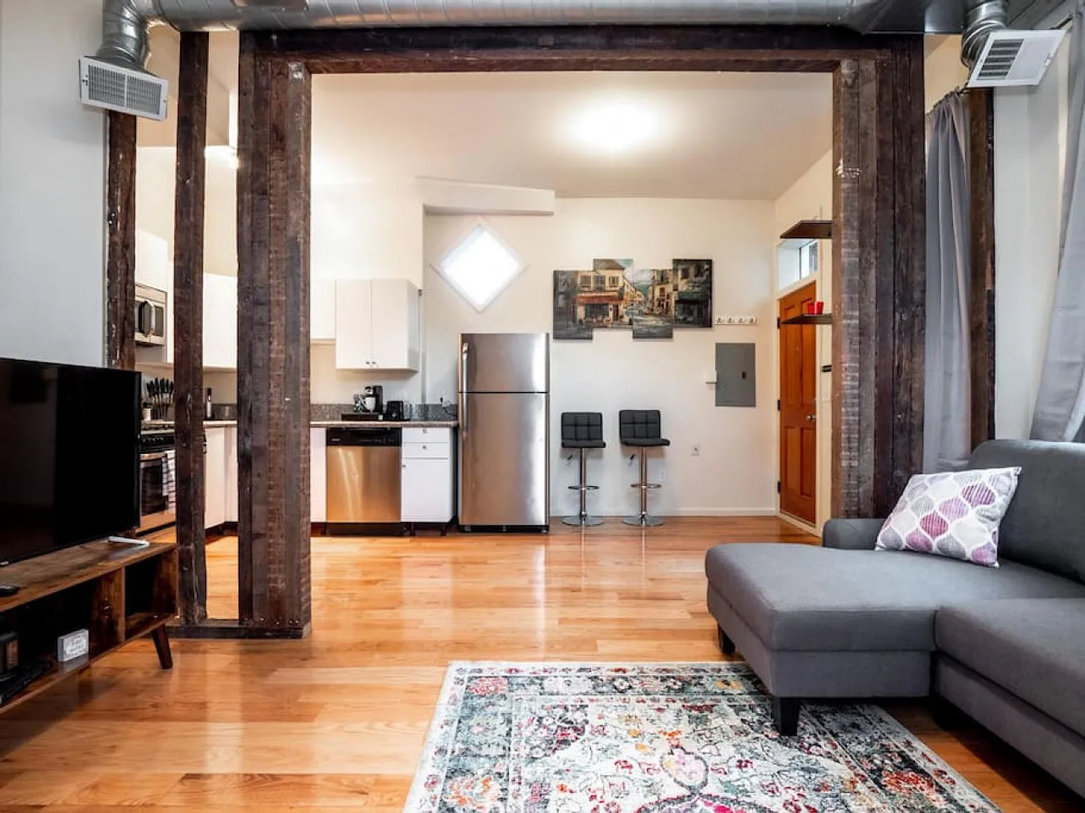 1 bed, 1.0 bath, 1076 sqft, $2,028 — Photo 3