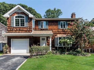 7 Private Rd, Bayville, NY 11709