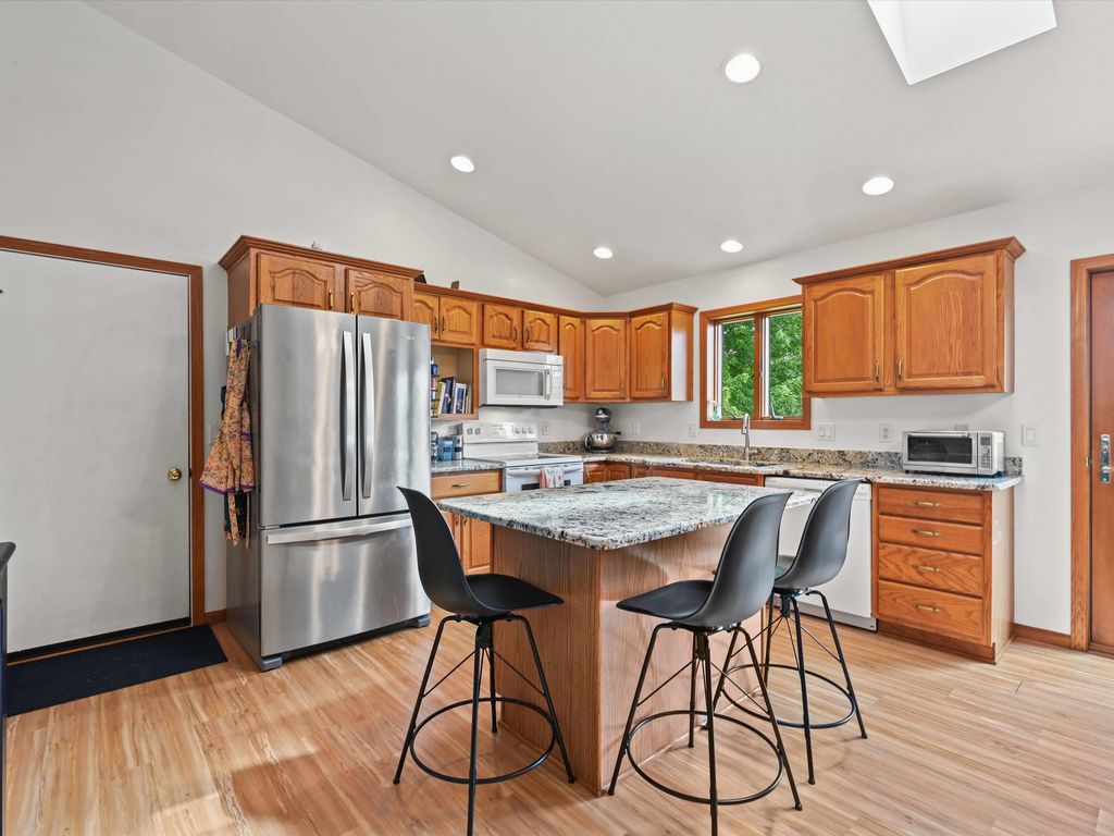 3524 Lunar Dr, Dubuque, IA - View 4
