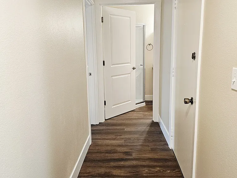 1561 N Manzanita St — Photo 11