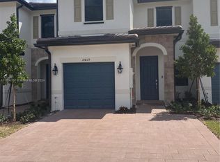 10819 W 33rd Ln, Hialeah, FL 33018