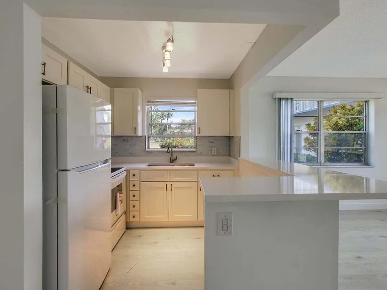 288 Northampton St #O — Photo 5