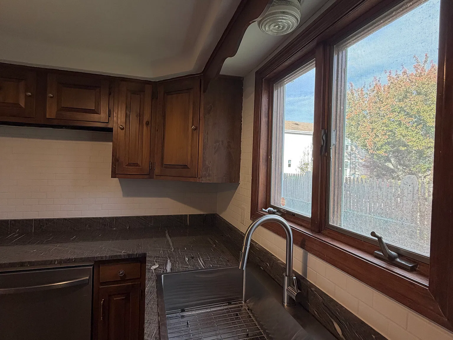 4 bed, 1500 sqft, $2,990 — Photo 2