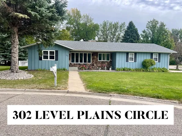 302 Level Plains Cir, Grand Forks, ND 58201