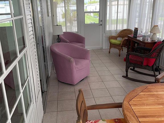 4th image of 5250 SW 22nd Avenue