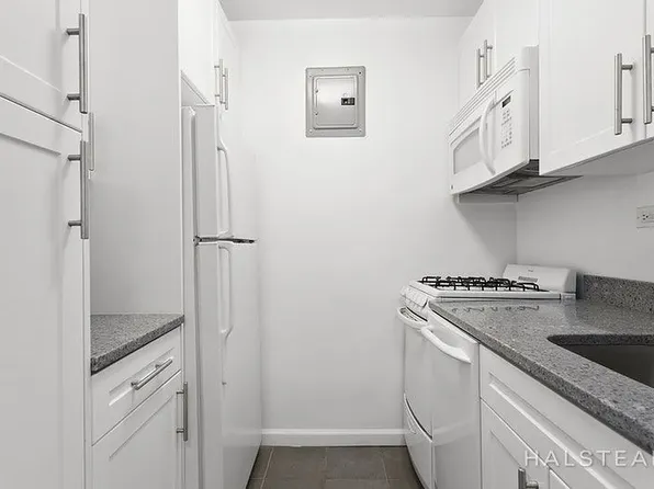 320 East 58th Street image 1 of 3