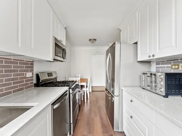 266 East Broadway image 5 of 11