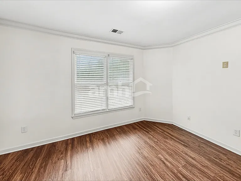 1296 Crown Ter — Photo 20