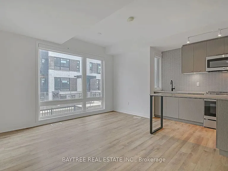 30 Ed Clark Gdns #Townhouse 4 — Photo 4
