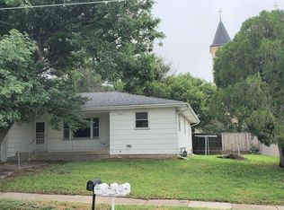 904 Cedar St, Victoria, KS 67671