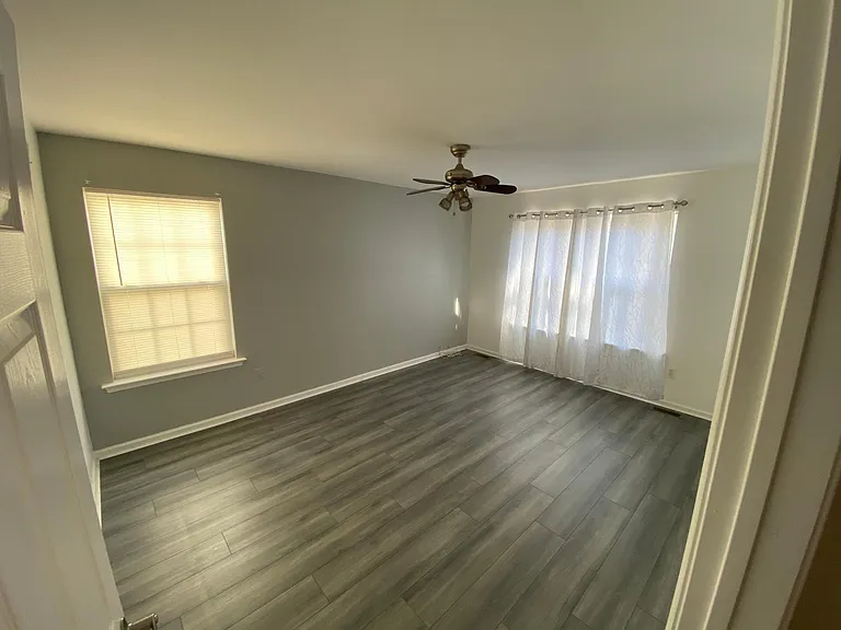 325 Girard Ave — Photo 12