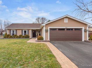 715 Tanglewood Dr, Algonquin, IL