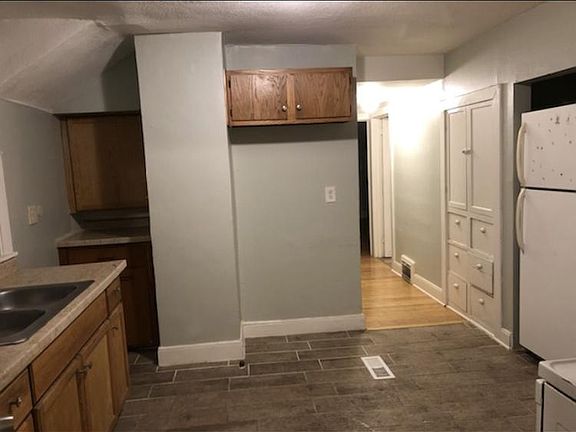 2nd image of 3918 Fremont Ave N #2