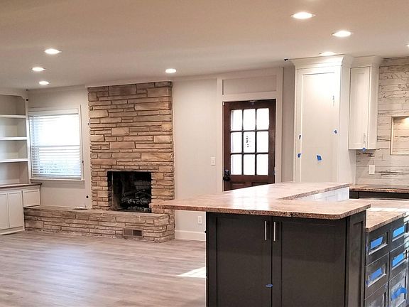 5th image of 2222 E 52nd Pl