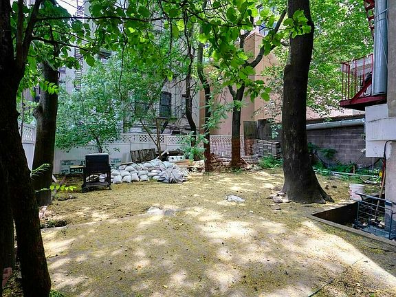 5th image of 158 E 102nd St #B