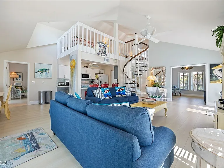 424 Lagoon Dr — Photo 9
