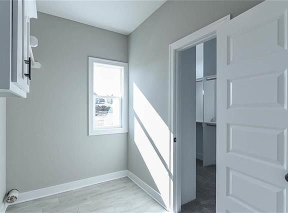 4th image of 1823 Red Orchard Dr