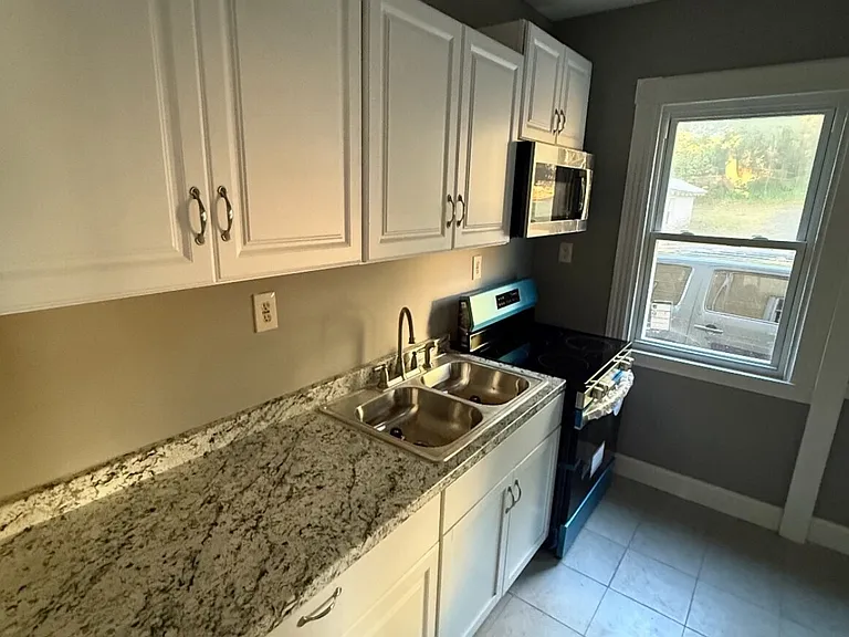 151 Fairview St — Photo 2